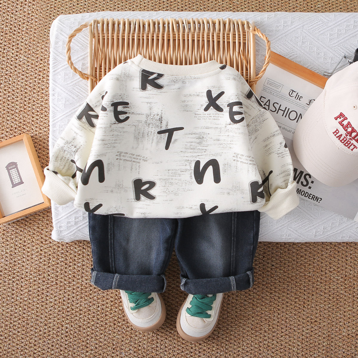 Boy's Cotton Knit All Over Printed Sweatshirt With Jeans Set - Cream