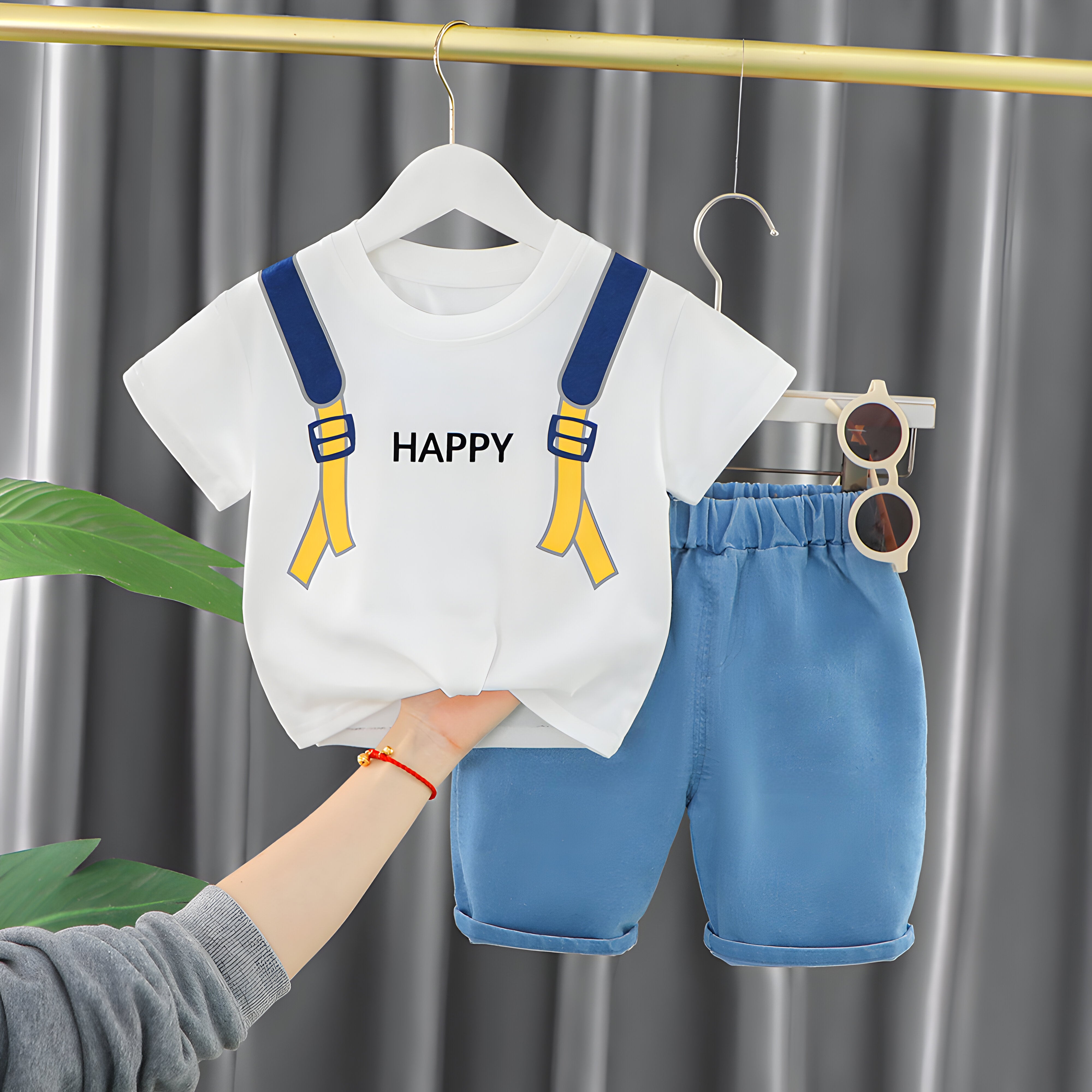 Happy back pack white T-shirt & Shorts