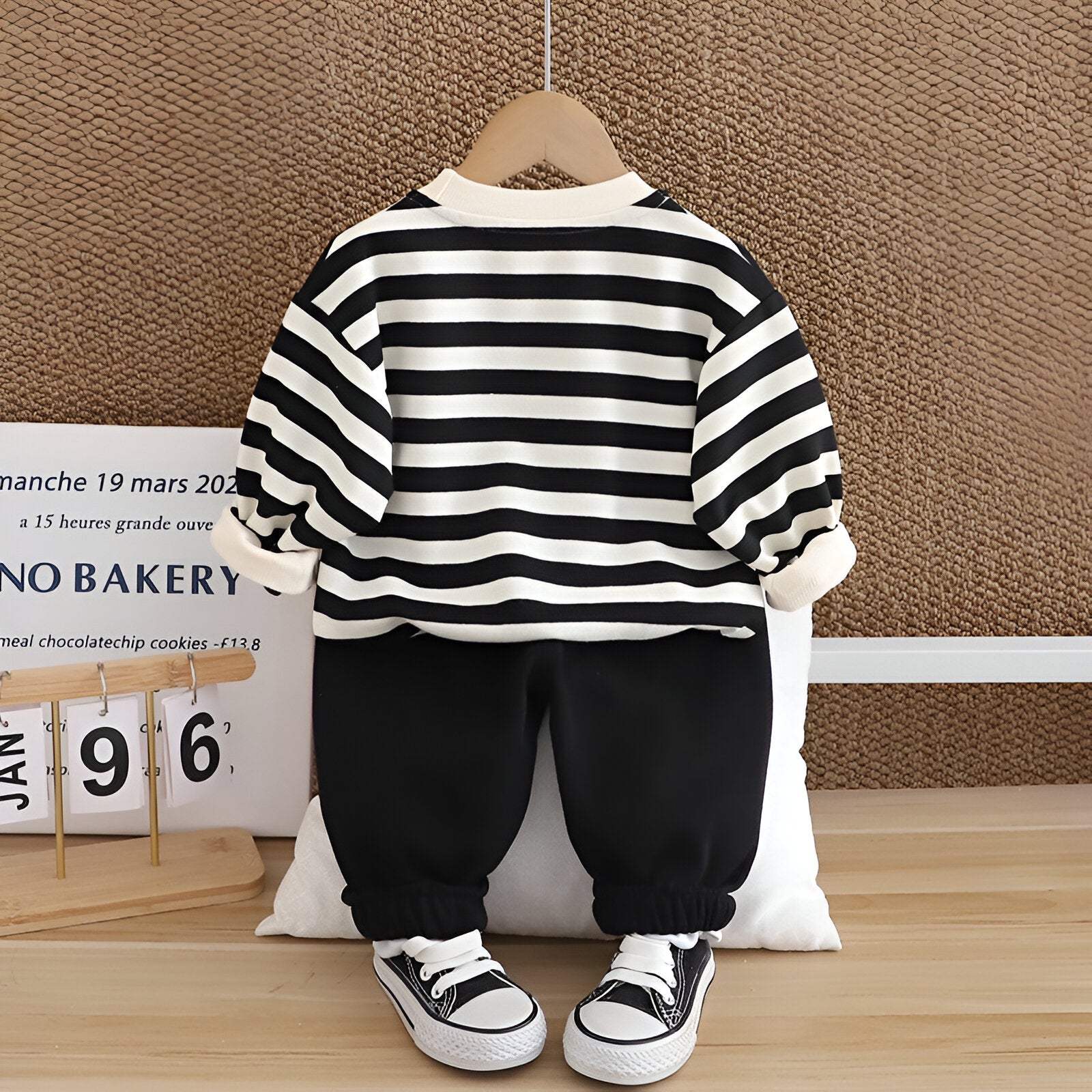 Boys Cotton Light Winter Knit Full Sleeves Teddy Printed Sweatshirt With Joggers Set Pack of 2