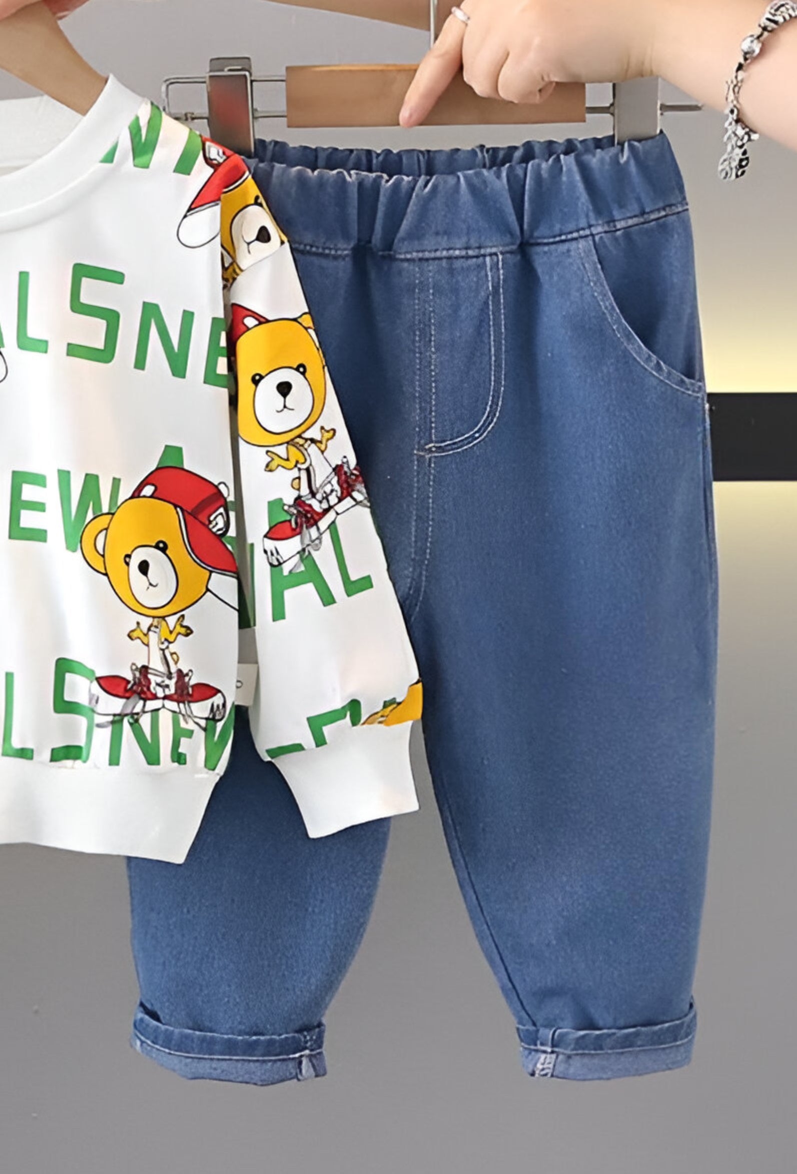 Boy's Cotton Knit Light Winter Teddy Printed Sweatshirt With Denim Jeans Pant Set - White