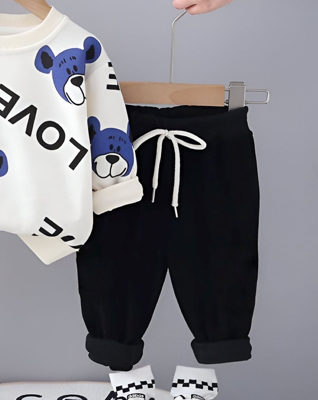 Boy's Cotton Knit Light Winter Love Teddy Printed Sweatshirt With Joggers Pant Set - White