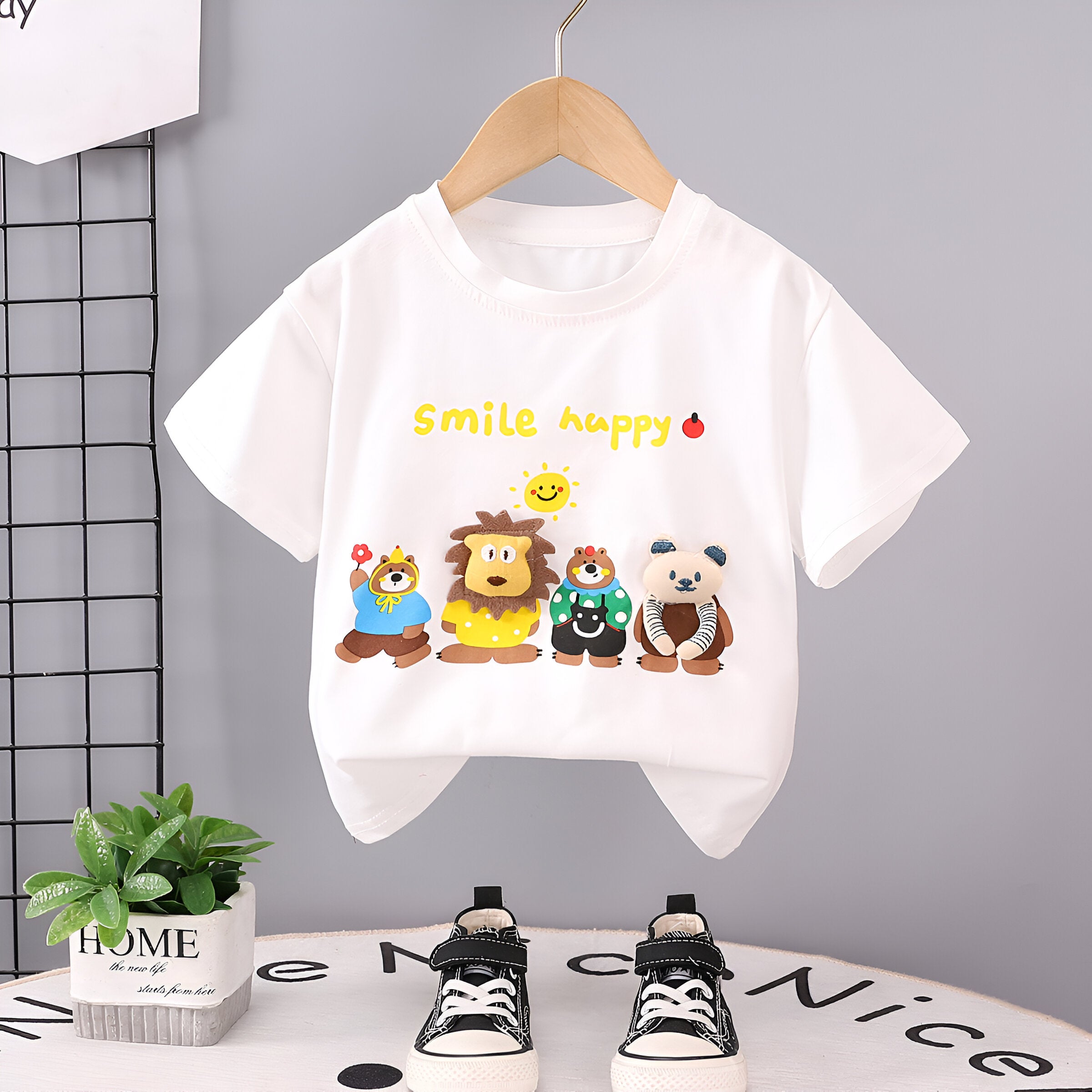 Boy's White Animals Print T-Shirt & Shorts Set