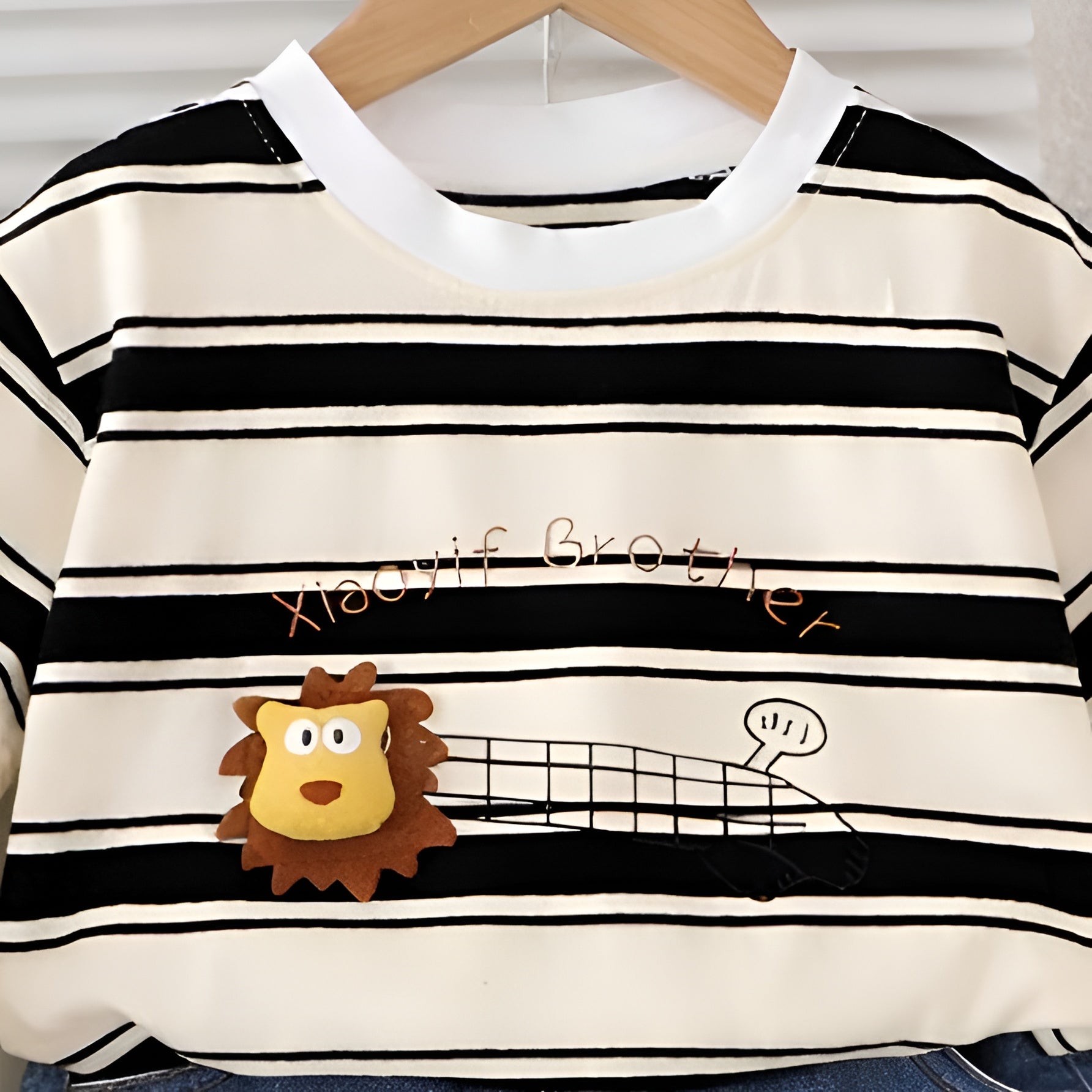 Boy's Lion Stripes Print T-Shirt & Shorts Set