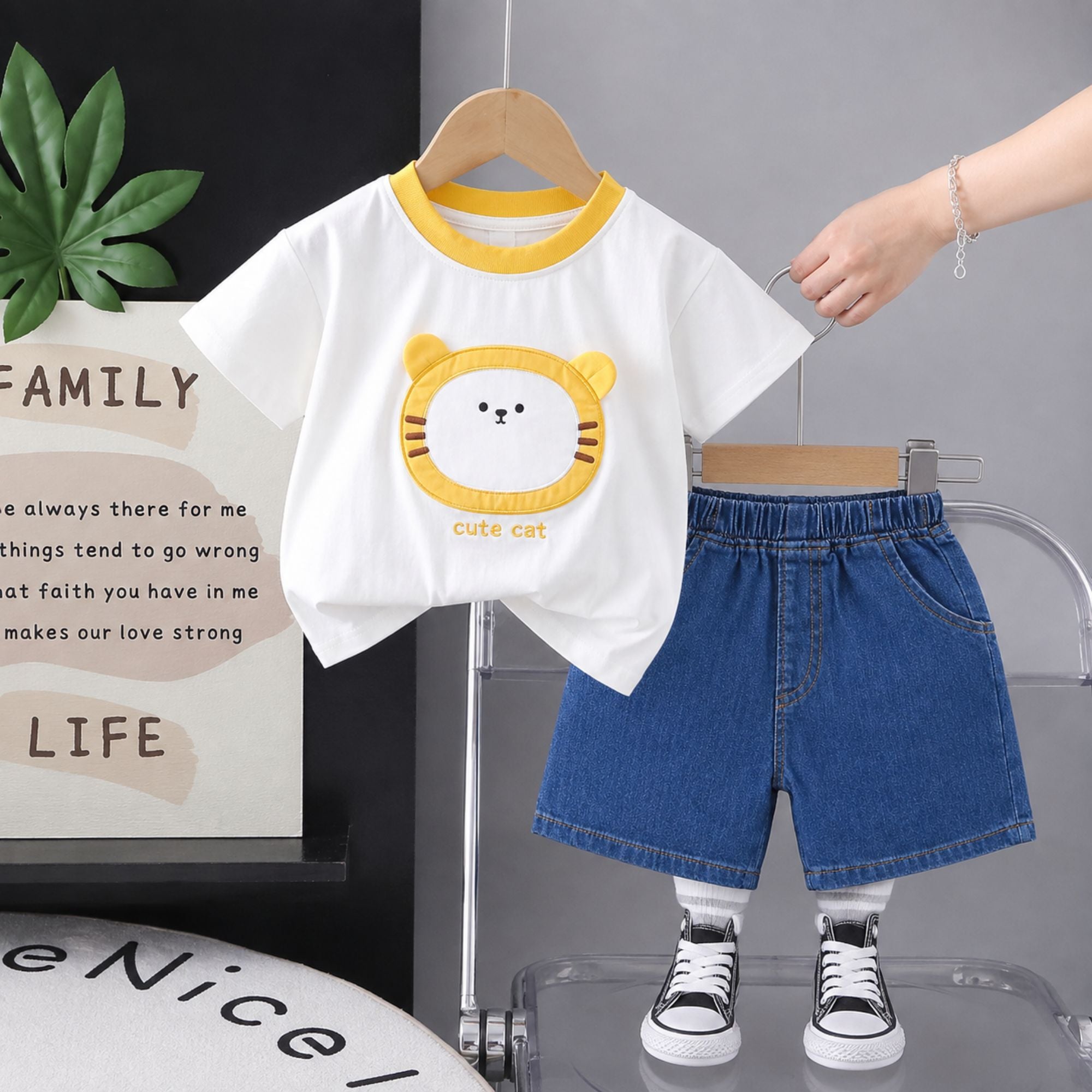 YellowCircleCat_Set-01.jpg