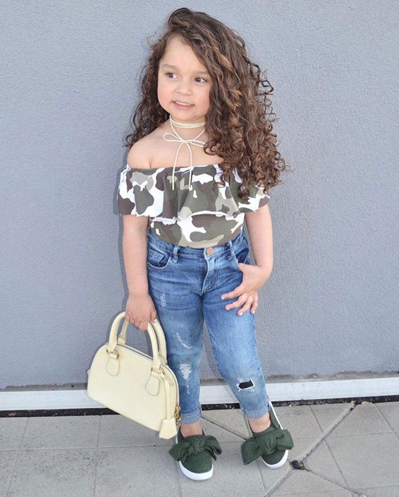 beautiful_off_shoulder_top_with_blue_jeans.jpg